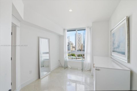 Condo in Miami, Florida, 2 bedrooms  № 2017069 - photo 24