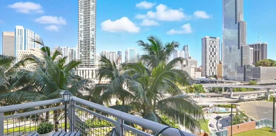 Condo in Miami, Florida, 2 bedrooms  № 2017069