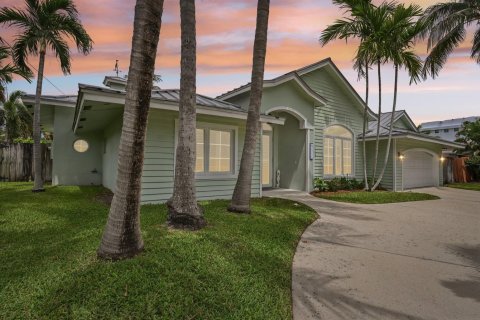 Casa en venta en Lighthouse Point, Florida, 3 dormitorios, 197.42 m2 № 2181209 - foto 2