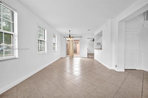 Townhouse in Pembroke Pines, Florida 3 bedrooms, 159.05 sq.m. № 2145659 - photo 11