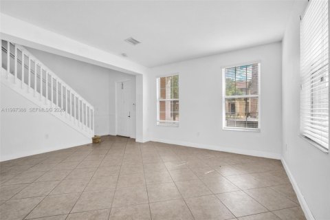 Townhouse in Pembroke Pines, Florida 3 bedrooms, 159.05 sq.m. № 2145659 - photo 12