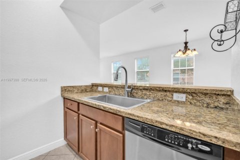 Townhouse in Pembroke Pines, Florida 3 bedrooms, 159.05 sq.m. № 2145659 - photo 8