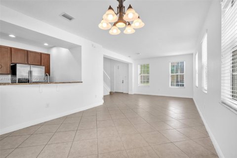 Townhouse in Pembroke Pines, Florida 3 bedrooms, 159.05 sq.m. № 2145659 - photo 10