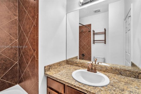 Townhouse in Pembroke Pines, Florida 3 bedrooms, 159.05 sq.m. № 2145659 - photo 19