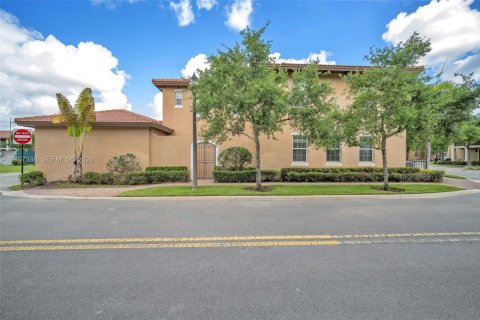 Townhouse in Pembroke Pines, Florida 3 bedrooms, 159.05 sq.m. № 2145659 - photo 25