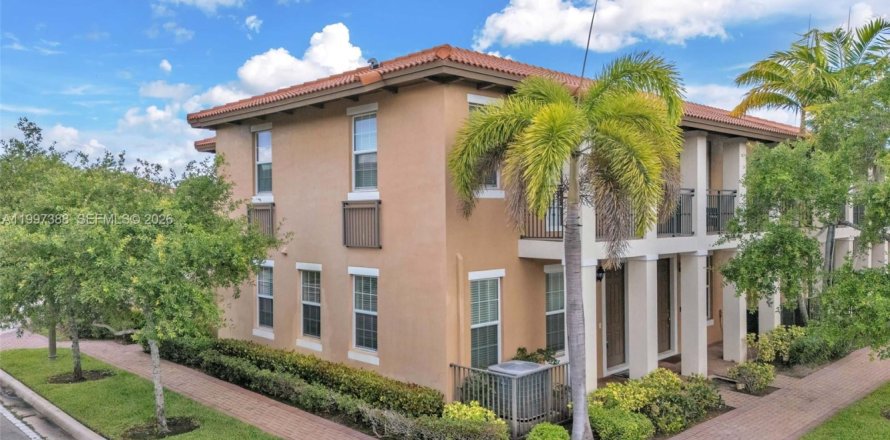 Townhouse in Pembroke Pines, Florida 3 bedrooms, 159.05 sq.m. № 2145659