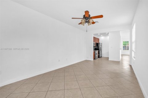 Townhouse in Pembroke Pines, Florida 3 bedrooms, 159.05 sq.m. № 2145659 - photo 14