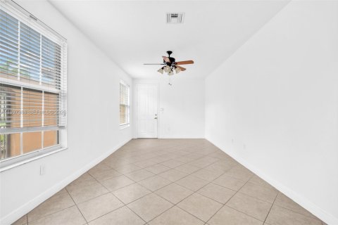 Townhouse in Pembroke Pines, Florida 3 bedrooms, 159.05 sq.m. № 2145659 - photo 13