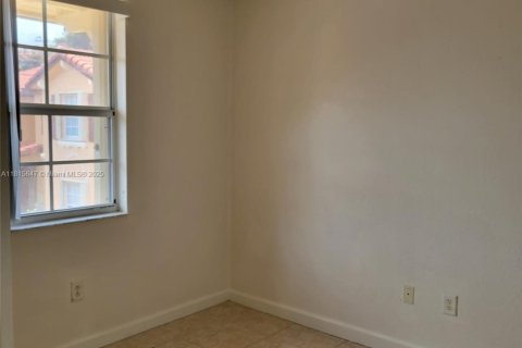 Снять в аренду кондоминиум в Хомстед, Флорида 3 спальни, 98.66м2, № 1768301 - фото 9