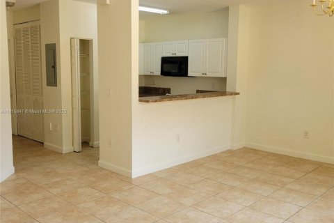 Снять в аренду кондоминиум в Хомстед, Флорида 3 спальни, 98.66м2, № 1768301 - фото 1