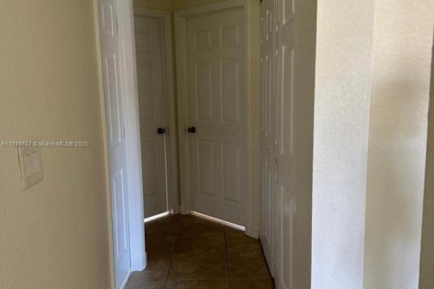 Снять в аренду кондоминиум в Хомстед, Флорида 3 спальни, 98.66м2, № 1768301 - фото 14