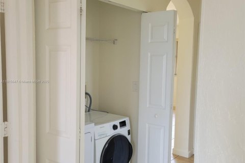 Снять в аренду кондоминиум в Хомстед, Флорида 3 спальни, 98.66м2, № 1768301 - фото 4