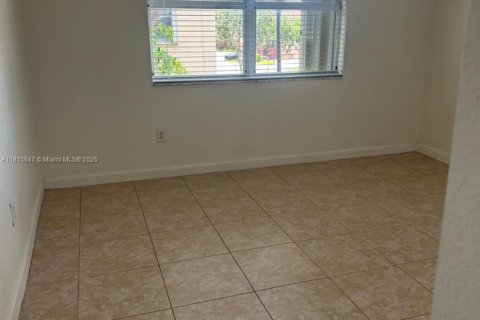 Снять в аренду кондоминиум в Хомстед, Флорида 3 спальни, 98.66м2, № 1768301 - фото 12