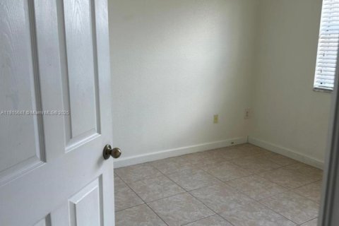 Снять в аренду кондоминиум в Хомстед, Флорида 3 спальни, 98.66м2, № 1768301 - фото 10