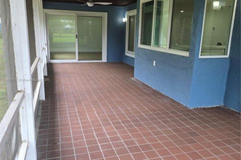 House in LaBelle, Florida 3 bedrooms, 215.53 sq.m. № 1783771 - photo 30