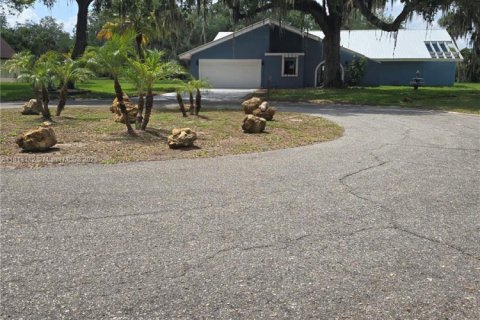 House in LaBelle, Florida 3 bedrooms, 215.53 sq.m. № 1783771 - photo 1