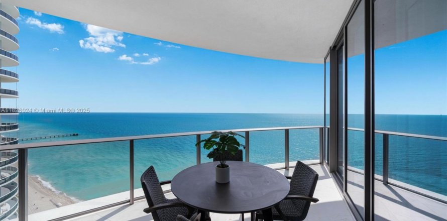 Condominio en Sunny Isles Beach, Florida, 3 dormitorios  № 1936551
