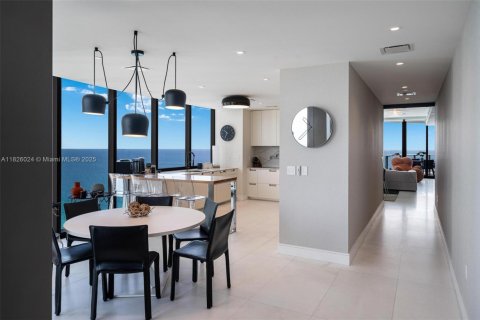 Condominio en venta en Sunny Isles Beach, Florida, 3 dormitorios, 286.14 m2 № 1936551 - foto 20