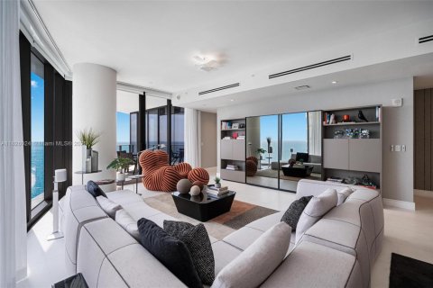 Condominio en venta en Sunny Isles Beach, Florida, 3 dormitorios, 286.14 m2 № 1936551 - foto 5