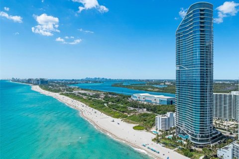 Condominio en venta en Sunny Isles Beach, Florida, 3 dormitorios, 286.14 m2 № 1936551 - foto 11