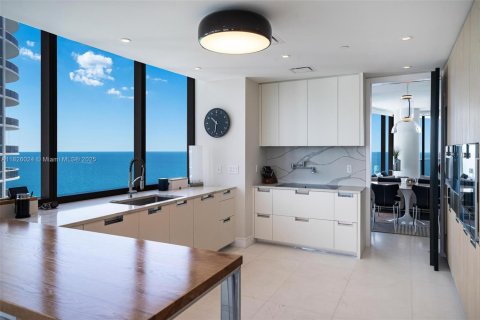 Condominio en venta en Sunny Isles Beach, Florida, 3 dormitorios, 286.14 m2 № 1936551 - foto 21