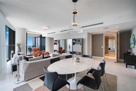 Condominio en venta en Sunny Isles Beach, Florida, 3 dormitorios, 286.14 m2 № 1936551 - foto 2