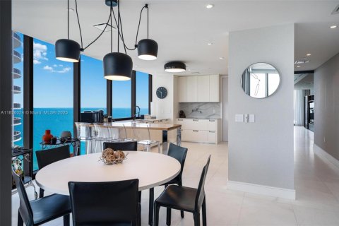 Condominio en venta en Sunny Isles Beach, Florida, 3 dormitorios, 286.14 m2 № 1936551 - foto 16