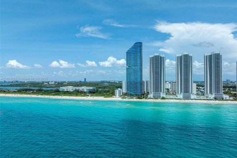 Condominio en venta en Sunny Isles Beach, Florida, 3 dormitorios, 286.14 m2 № 1936551 - foto 26