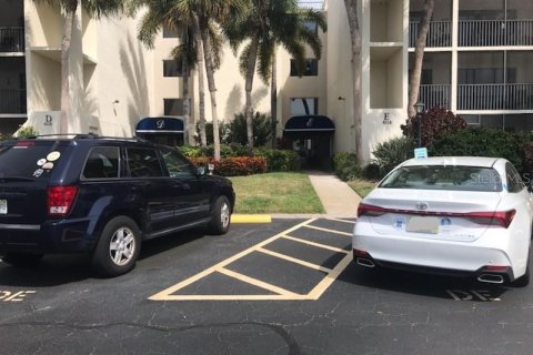 Condominio en venta en Bradenton, Florida, 2 dormitorios, 109.44 m2 № 1048767 - foto 2