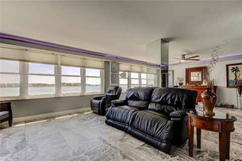 Condominio en venta en Saint Petersburg, Florida, 2 dormitorios, 157.93 m2 № 2228315 - foto 30