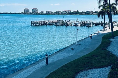 Condo à Saint Petersburg, Floride, 2 chambres № 2228315
