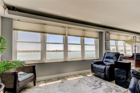 Condominio en venta en Saint Petersburg, Florida, 2 dormitorios, 157.93 m2 № 2228315 - foto 21