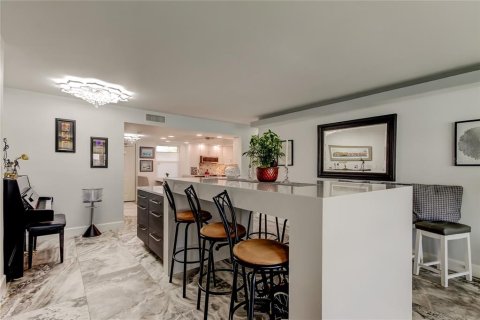 Condominio en venta en Saint Petersburg, Florida, 2 dormitorios, 157.93 m2 № 2228315 - foto 15