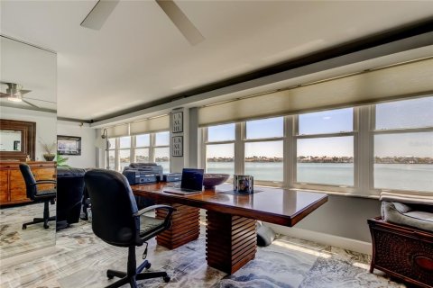 Condominio en venta en Saint Petersburg, Florida, 2 dormitorios, 157.93 m2 № 2228315 - foto 24