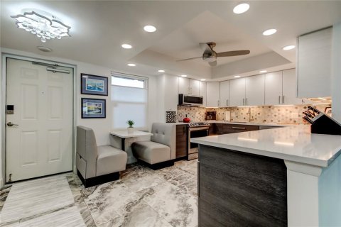 Condominio en venta en Saint Petersburg, Florida, 2 dormitorios, 157.93 m2 № 2228315 - foto 10