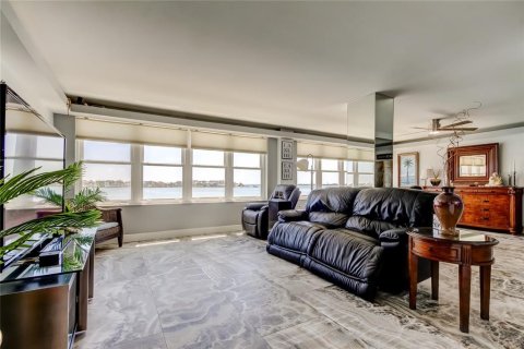 Condominio en venta en Saint Petersburg, Florida, 2 dormitorios, 157.93 m2 № 2228315 - foto 16