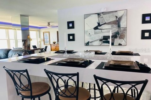 Condominio en venta en Saint Petersburg, Florida, 2 dormitorios, 157.93 m2 № 2228315 - foto 12