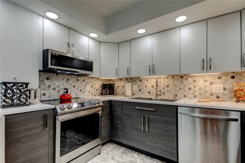 Condominio en venta en Saint Petersburg, Florida, 2 dormitorios, 157.93 m2 № 2228315 - foto 6