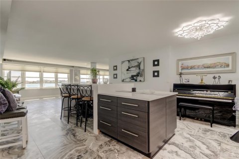 Condominio en venta en Saint Petersburg, Florida, 2 dormitorios, 157.93 m2 № 2228315 - foto 14