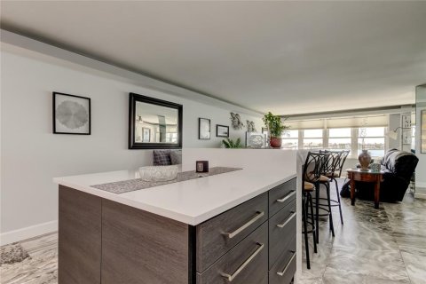 Condominio en venta en Saint Petersburg, Florida, 2 dormitorios, 157.93 m2 № 2228315 - foto 13