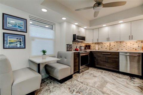Condominio en venta en Saint Petersburg, Florida, 2 dormitorios, 157.93 m2 № 2228315 - foto 4