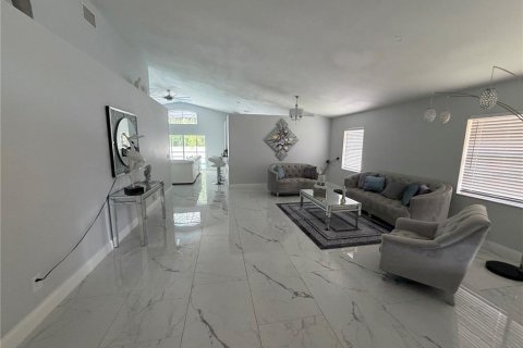 Villa ou maison à vendre à Kissimmee, Floride: 4 chambres, 171.03 m2 № 2227256 - photo 3