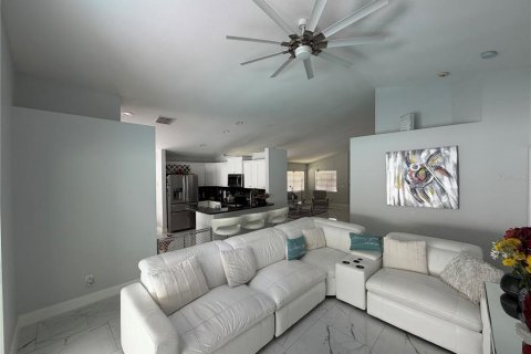Villa ou maison à vendre à Kissimmee, Floride: 4 chambres, 171.03 m2 № 2227256 - photo 7