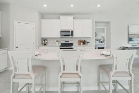 Casa en venta en Zephyrhills, Florida, 4 dormitorios, 259.57 m2 № 2205278 - foto 15