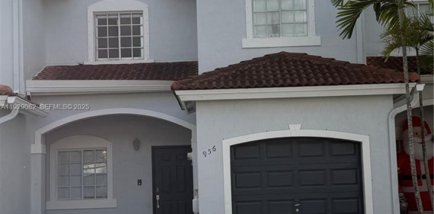 Touwnhouse à Miami, Floride 3 chambres, 155.89 m2 № 1987538