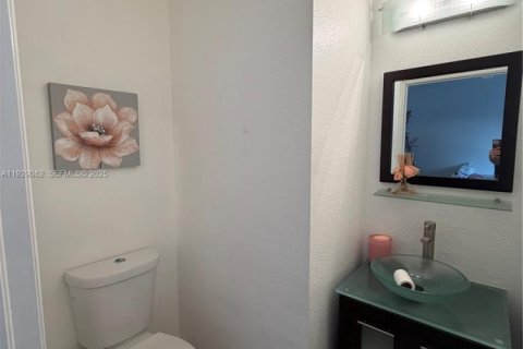 Touwnhouse à louer à Miami, Floride: 3 chambres, 155.89 m2 № 1987538 - photo 3