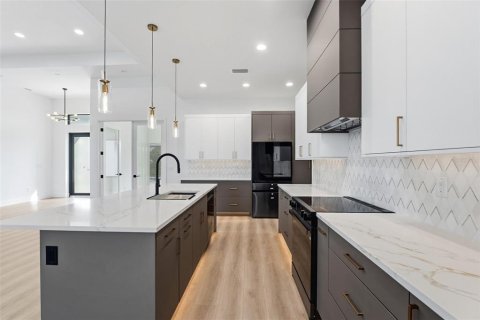 Купить виллу или дом в Порт-Шарлотт, Флорида 7 комнат, 192.4м2, № 2318863 - фото 10