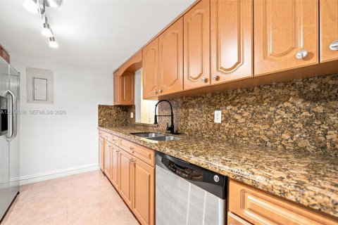 Touwnhouse à louer à Sunrise, Floride: 3 chambres, 156.08 m2 № 2402208 - photo 6
