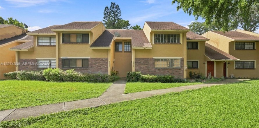 Touwnhouse à Sunrise, Floride 3 chambres, 156.08 m2 № 2402208