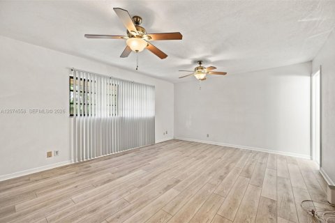 Touwnhouse à louer à Sunrise, Floride: 3 chambres, 156.08 m2 № 2402208 - photo 9